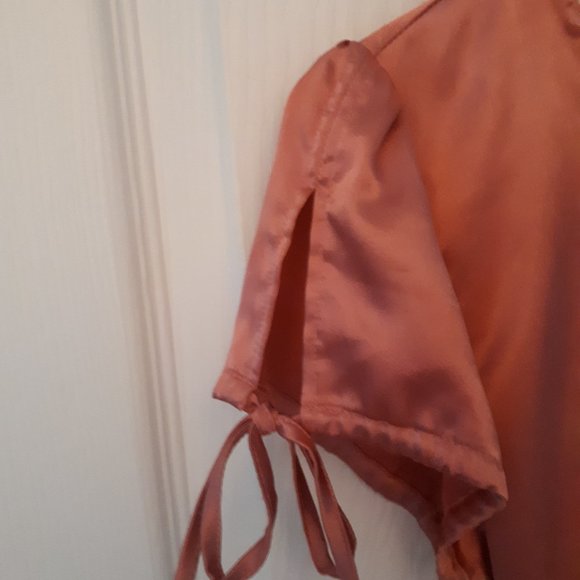 Suzy Shier Size small statement short-sleeved blouse - Picture 4 of 5